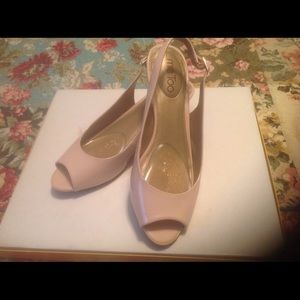 Pretty in pale pink shoes, size 7